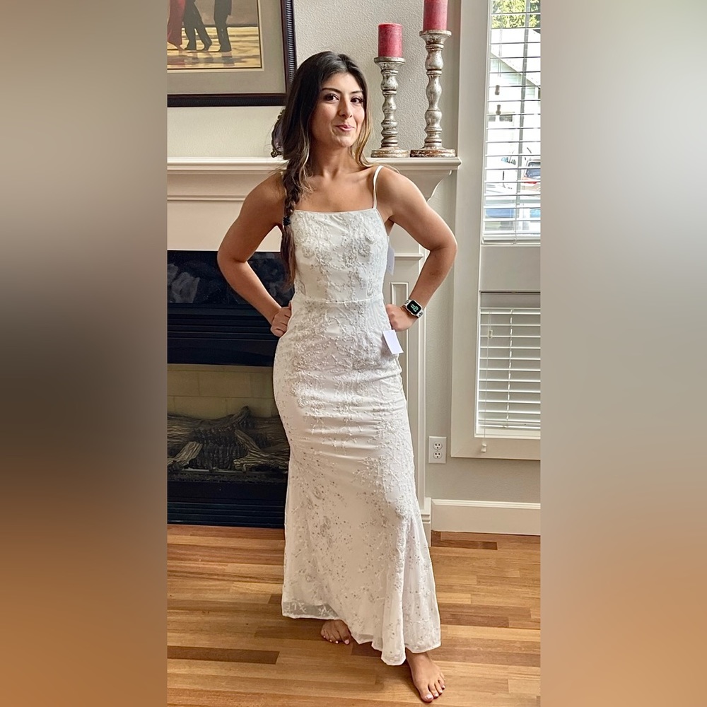 ✨gorgeous beaded white dress✨ tried on - never worn- with tags